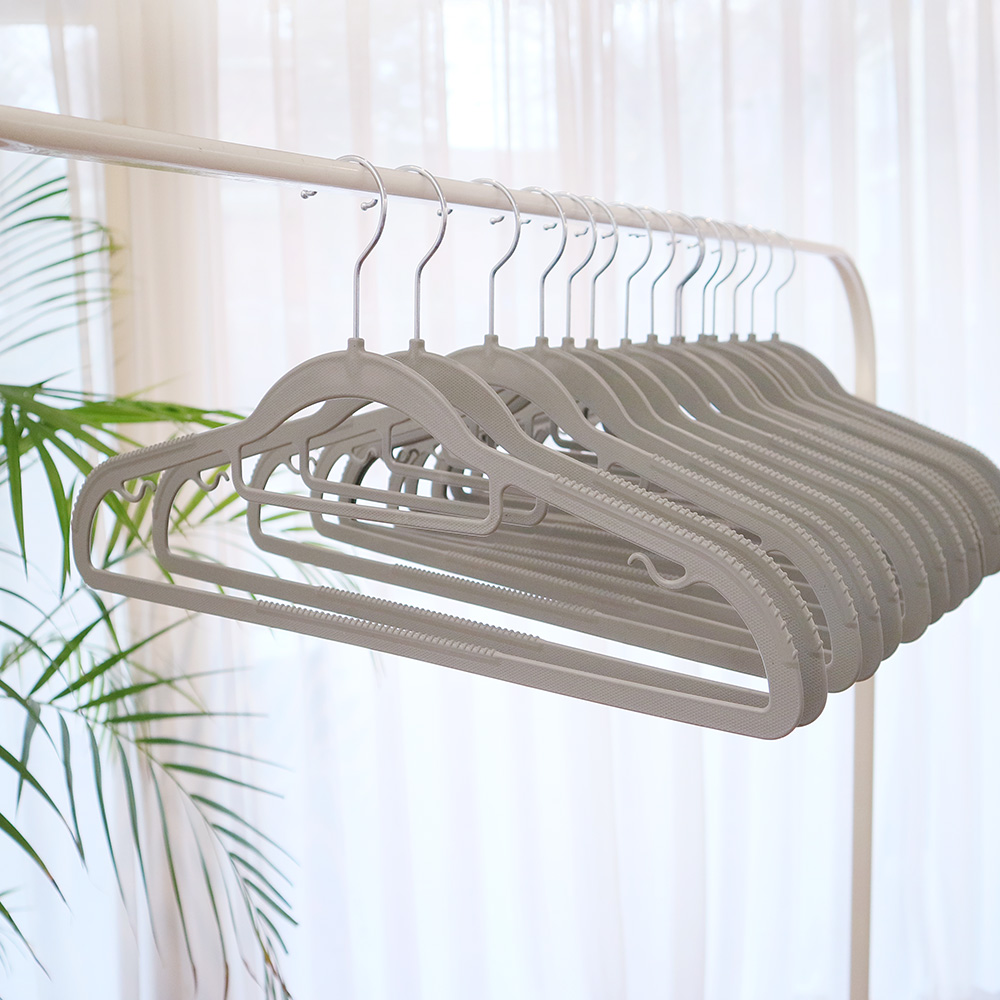 화이트래빗 디자인 슬림형 베이직 논슬립 옷걸이 8,200원