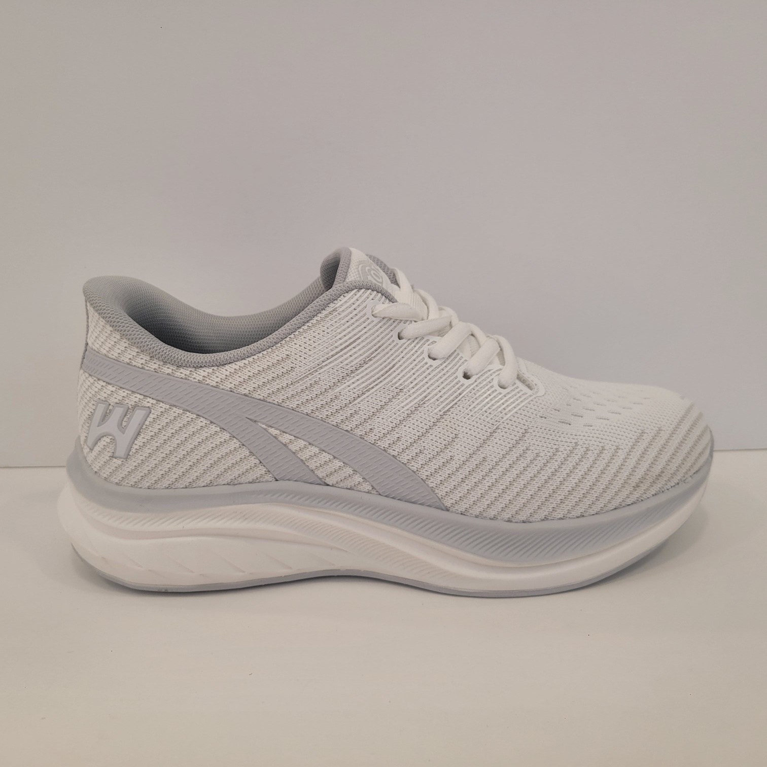 PWX 바로인 슈즈 드로우 남여공용 커플 경량 운동화 손 안대고 신고 벗기편한 아시안핏 설계 발볼넓고 곡선형 쿠션으로 무릎과 관절의 피로 덜어주는 사계절 워킹 런닝화. 89,600원