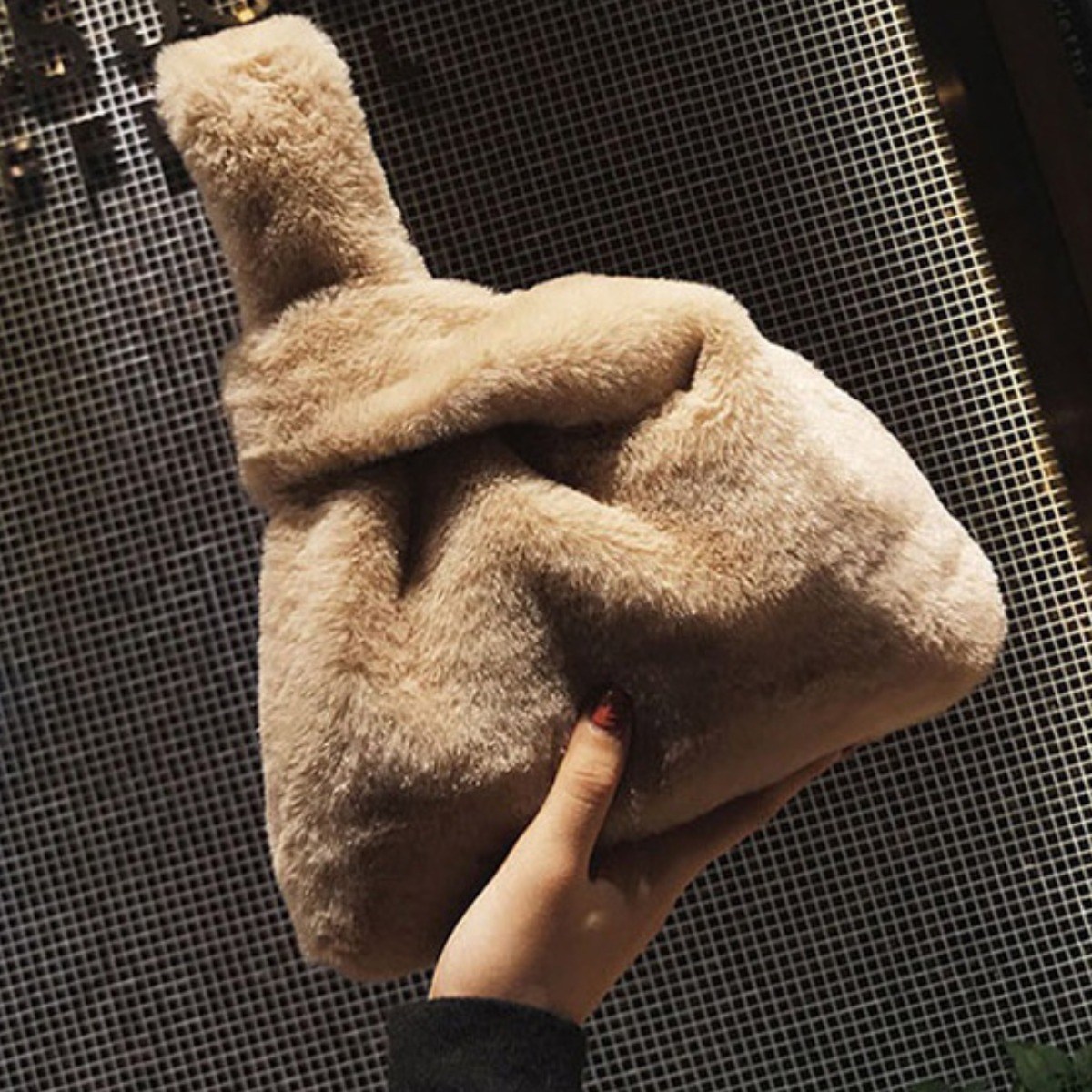 5시주문건 당일배송 fooi 페이크퍼 가방 토끼털 스퀘어 토트백 빠른배송 9,500원