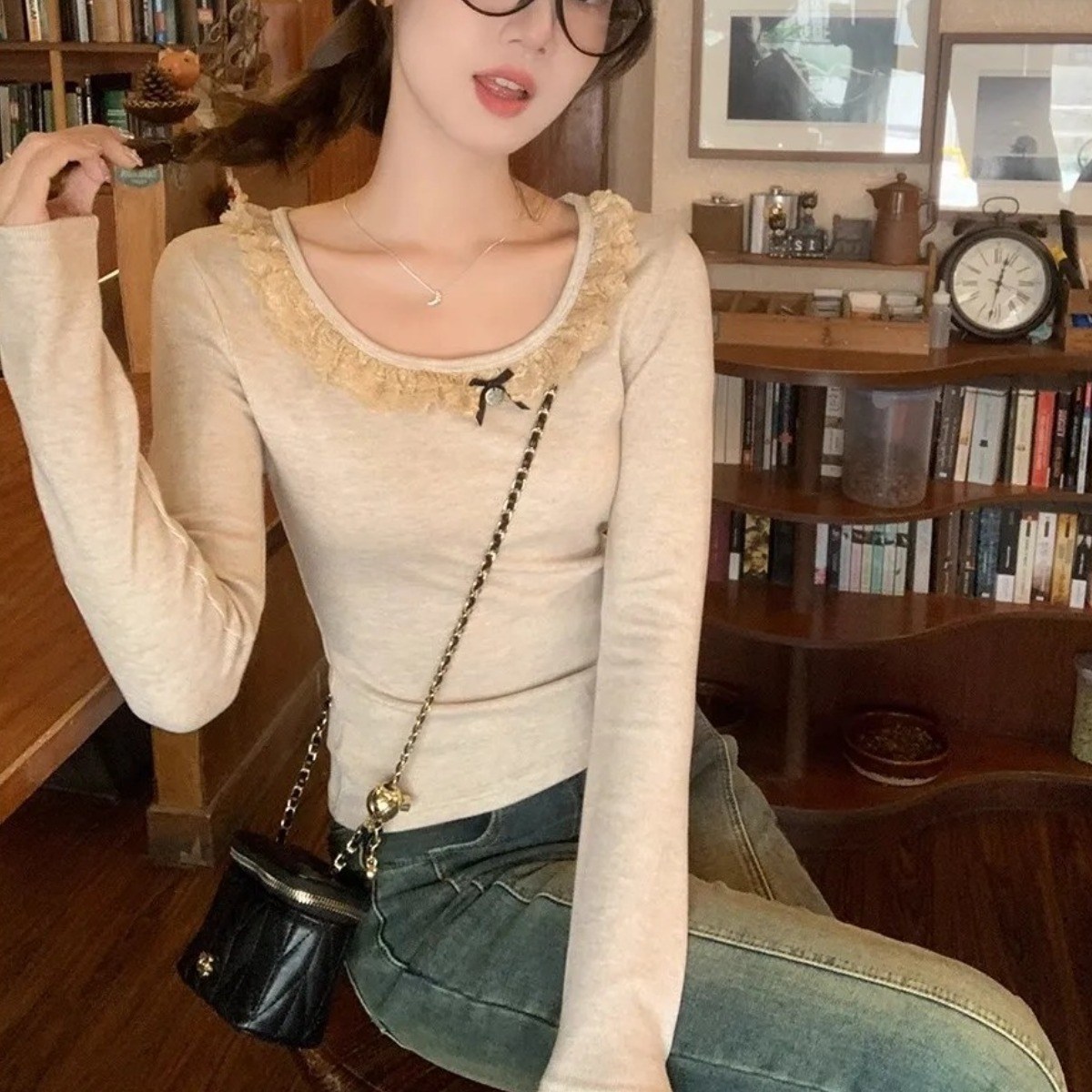 녕동 여성 긴팔 티셔츠 레이스 패치 슬림 리본 U넥 오픈쇄골 봄가을 이너 티셔츠 36,200원