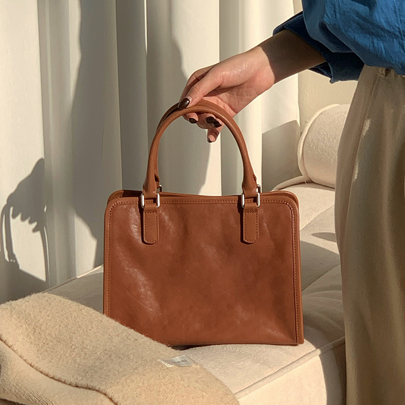 D.I.O 봄신상 명품 럭셔리 최고급 천연소가죽 미니멀 크로스백 219,000원