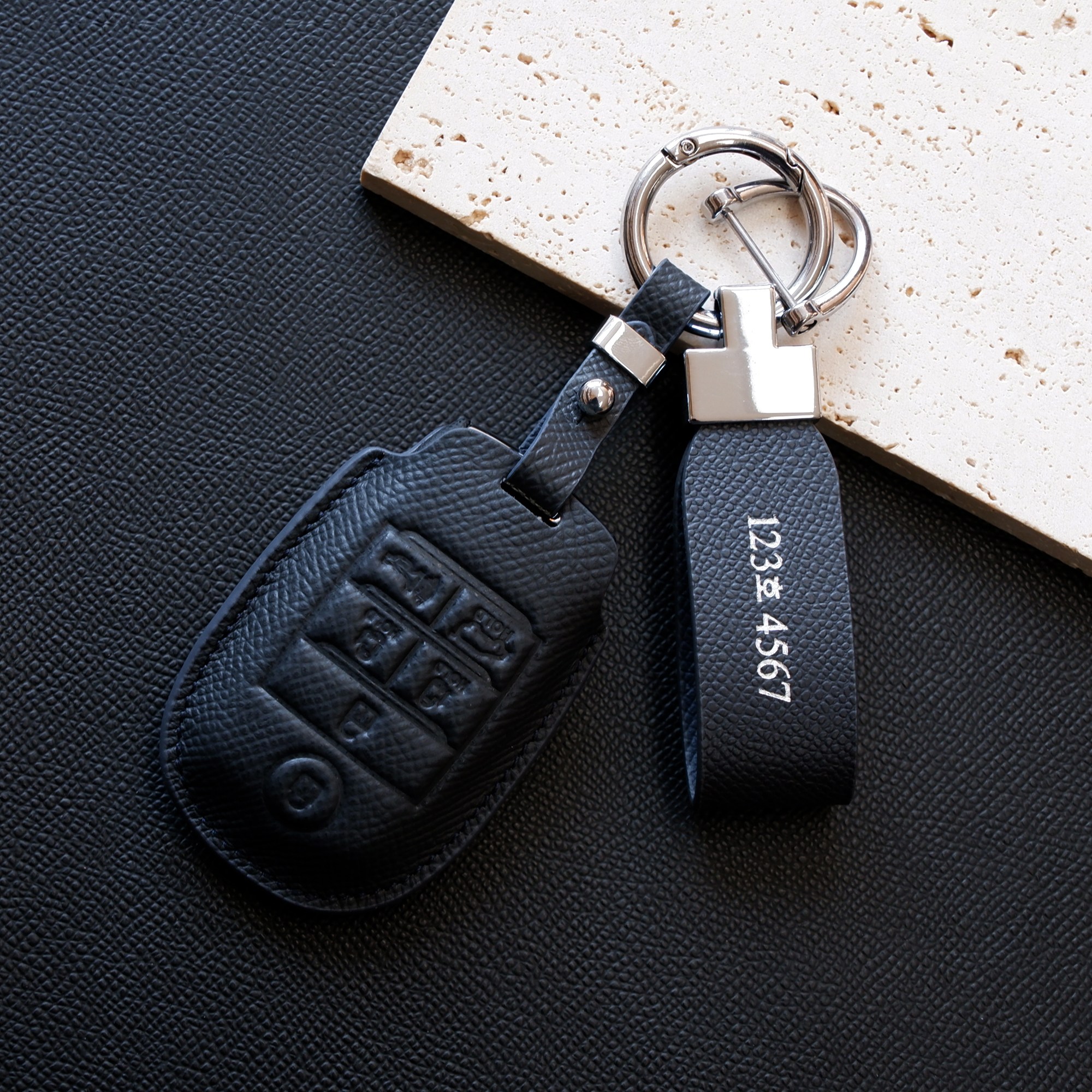 (무료각인)트니르 기아 호환 올뉴 더뉴 카렌스 K5 뉴쏘렌토 더뉴 스포티지 쏘울 니로 카니발 모닝 레이 차 키케이스 가죽 + 키링 차량용품 키홀더 23,900원