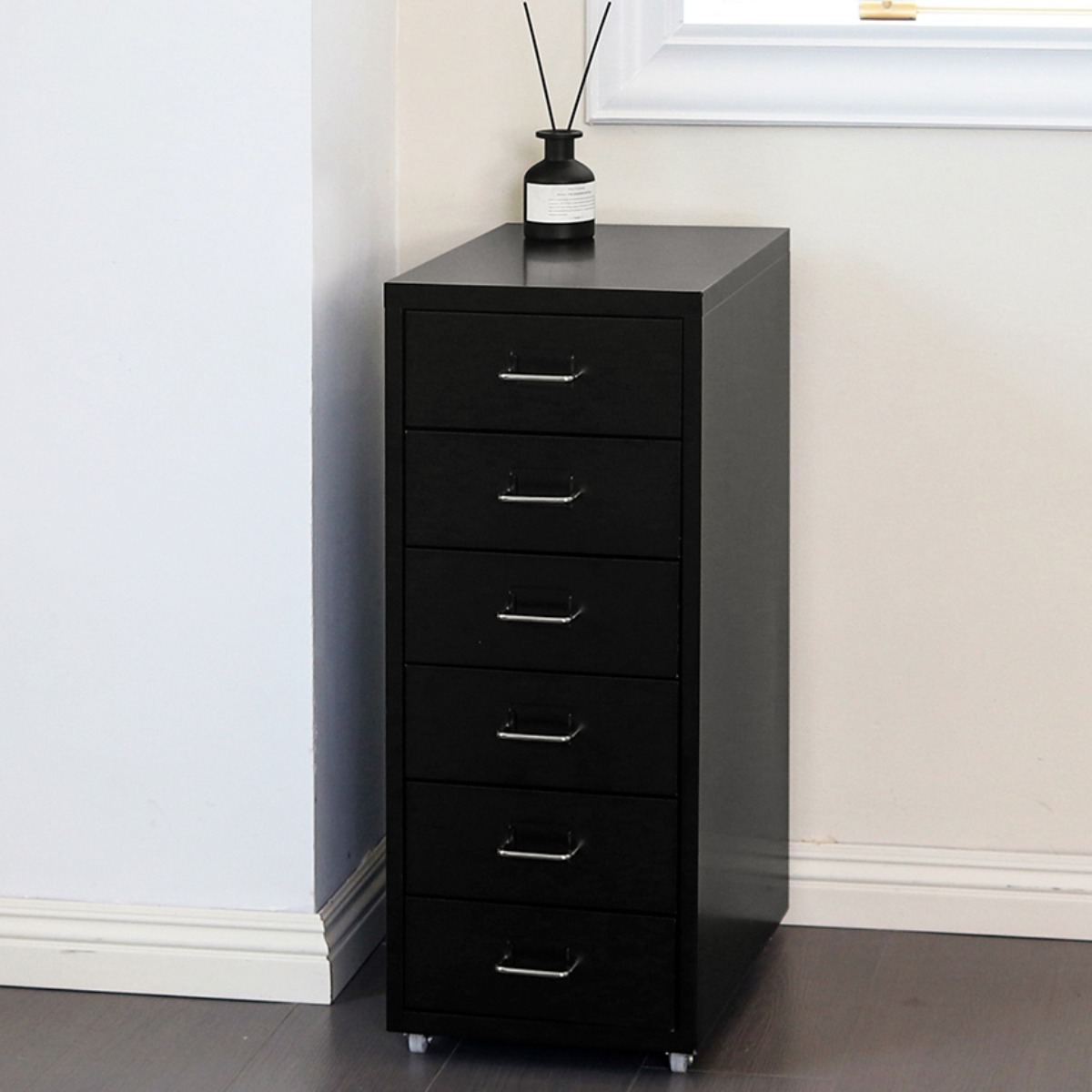 M컴퍼니 다용도 6단 틈새 서랍장 심플 사무용 책상 수납장 컴퓨터 사무실 미니 수납함 좁은 슬림 옷 서랍 속옷 양말 정리함 모던 블랙 내추럴 선반 침대협탁 MD:VC-5412, 6단, 블랙 67,800원