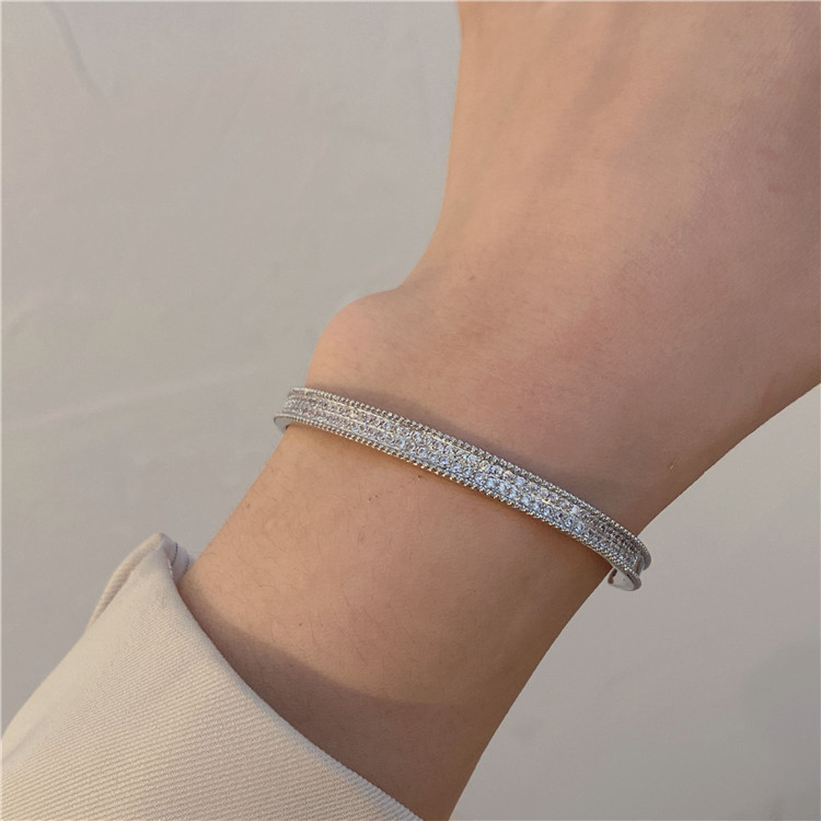 아이루리 스윗 블링 큐빅 가득 뱅글 팔찌 여성 레이어드 파베 오픈 여성 패션 우정템 18,500원