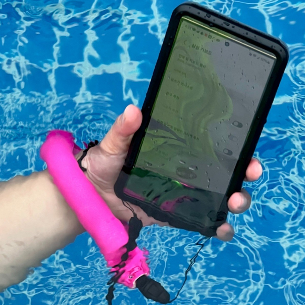 아모르벨로 휴대폰 방수케이스 IP68 방수성능 방수팩 + 디자인 부력스트랩 증정, 1개, 블랙 19,800원