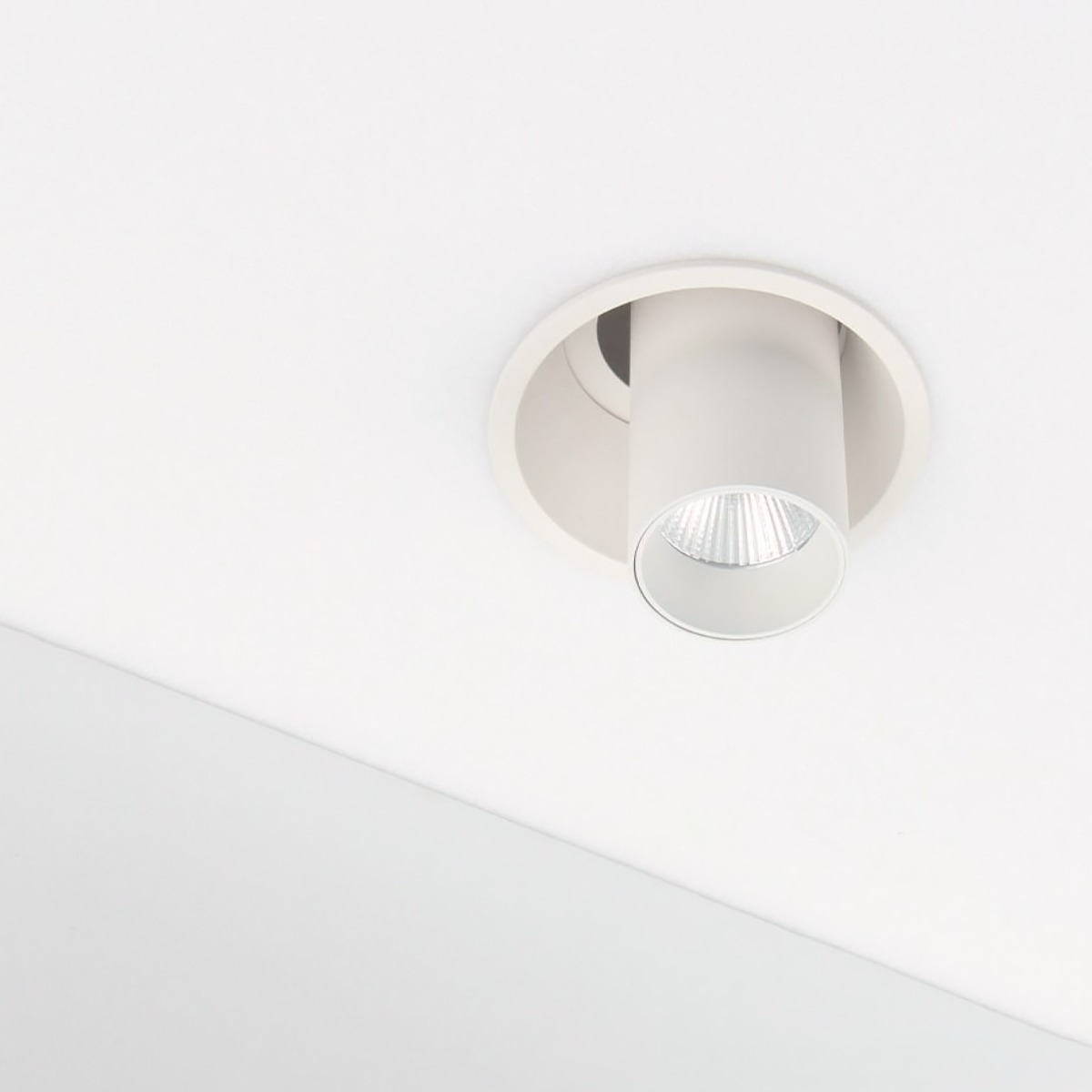 더쎈 LED 에코 페퍼 8cm(3인치) COB 8W 다운라이트 매입등 KS DC타입 각도조절 실린더 23,000원