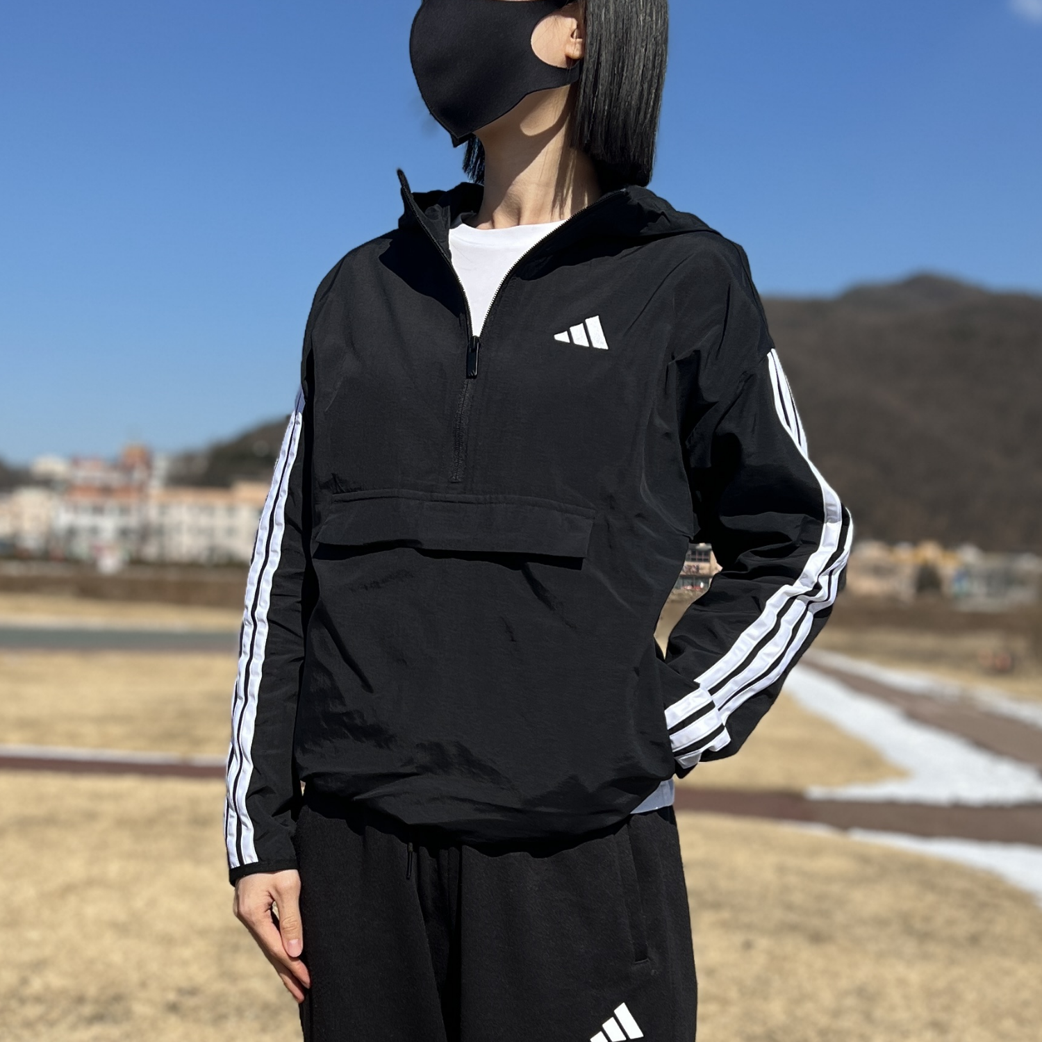 아디다스 3SWB 하프 집업 바람막이 윈드브레이커 아노락 삼선 트레이닝복 츄리닝 상의 여성 블랙 59,900원