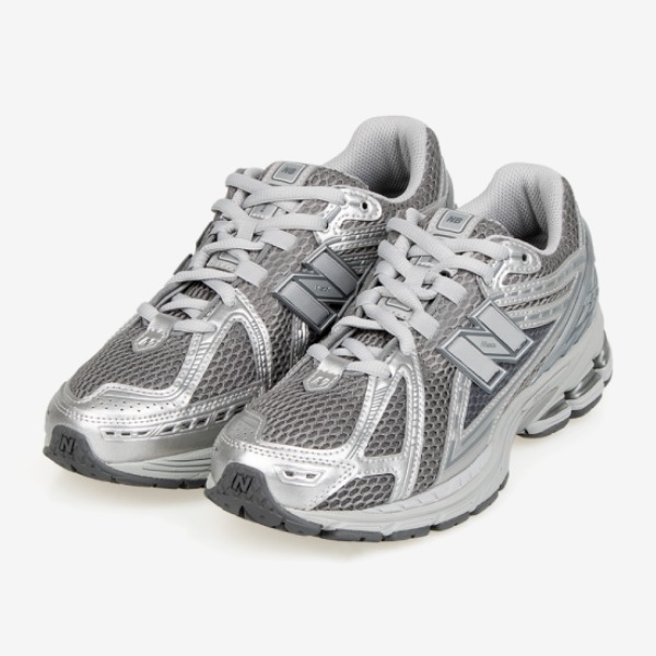 뉴발란스 1906 남녀공용 레트로 쿠셔닝 러닝화 + 신발끈1족 증정 90,000원