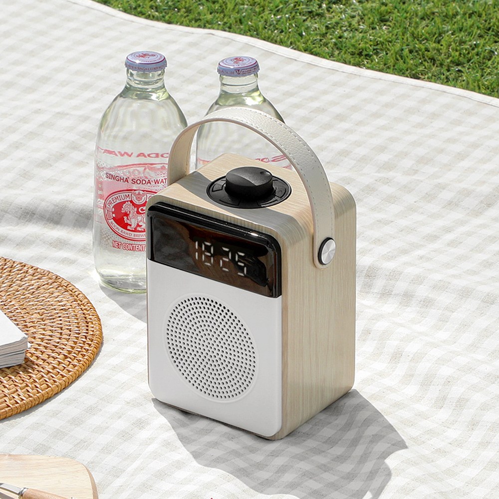 세비즈 HAND10W 캠핑 아웃도어 핸디 블루투스 5.0 스피커 LED 알람 시계 라디오 오크 35,000원