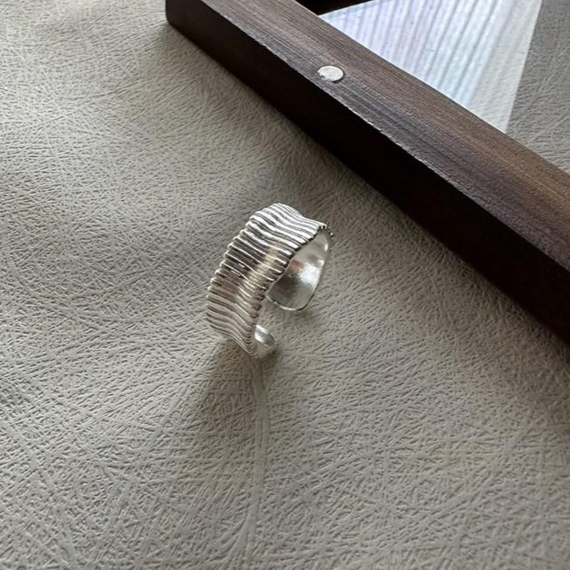 스앳눈 실버925 유니크 플리츠 볼드 반지 12,900원