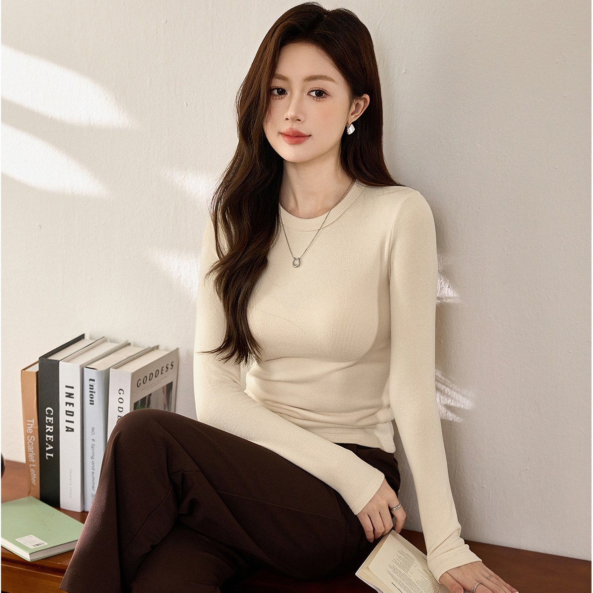 엘에프제트 여자 슬림골지 도톰한 라운드 긴팔티셔츠 24594 21,900원