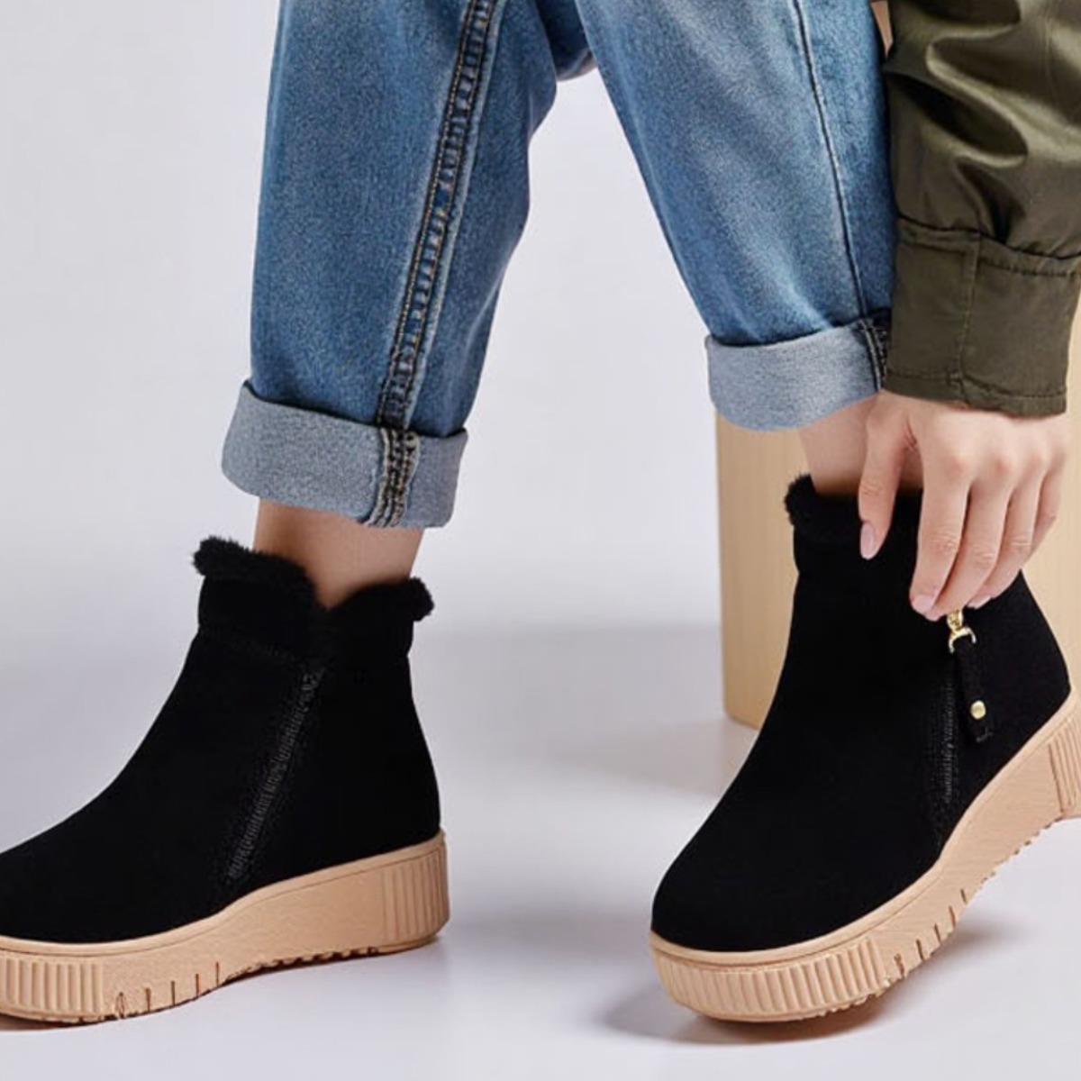 딕슈 여성 퍼 안감 소가죽 스웨이드 앵클 숏 부츠 4cm BTWS347 77,000원