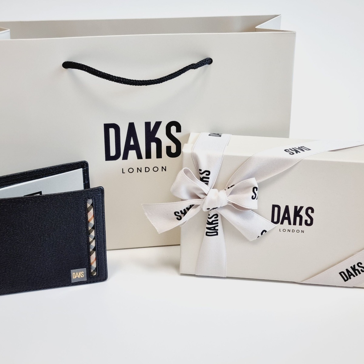 [백화점매장판] 닥스 반지갑 남성 남자 명품 클랙식 정장 선물 가죽 닥스전용 선물포장박스+쇼핑백증정 139,000원