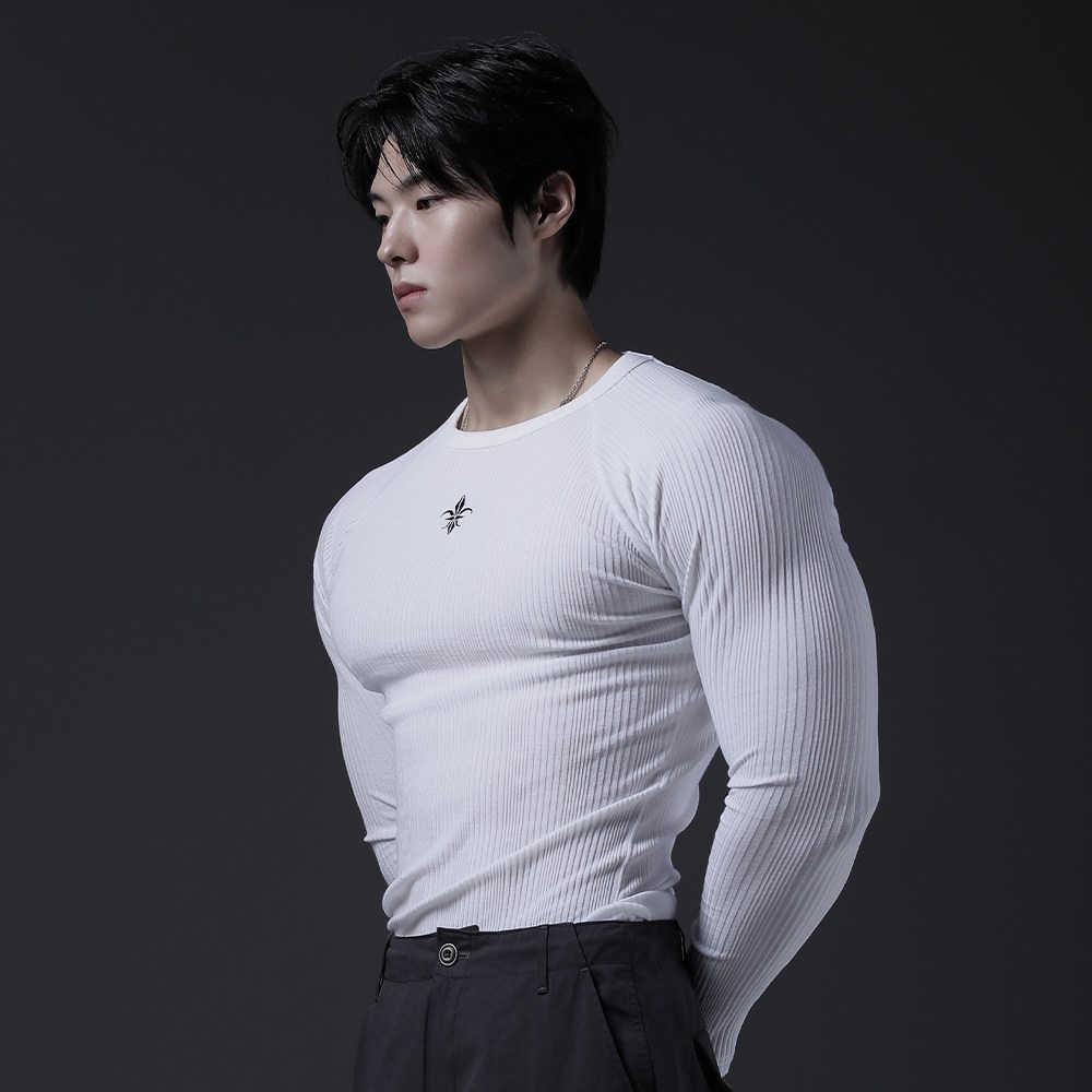 카미드 노블 머슬핏 크루넥 니트 긴팔 79,000원