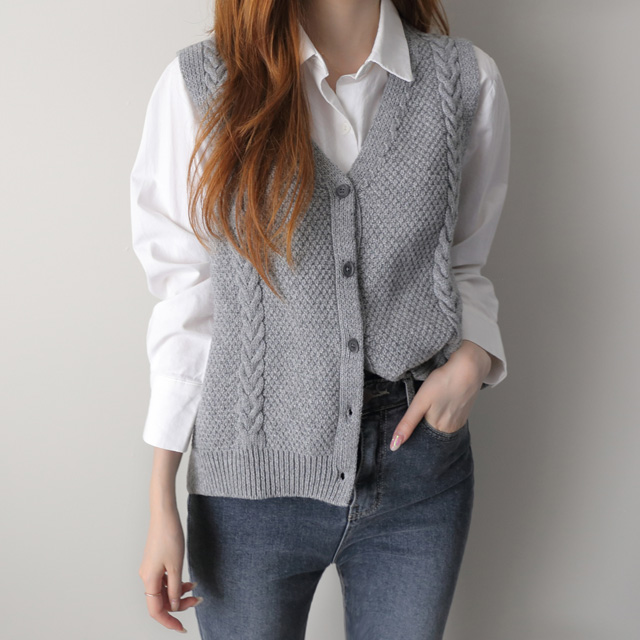 제니트 여성 기본핏 브이넥 꽈배기 버튼 울 니트 조끼 베스트 포드오픈버튼 19,900원