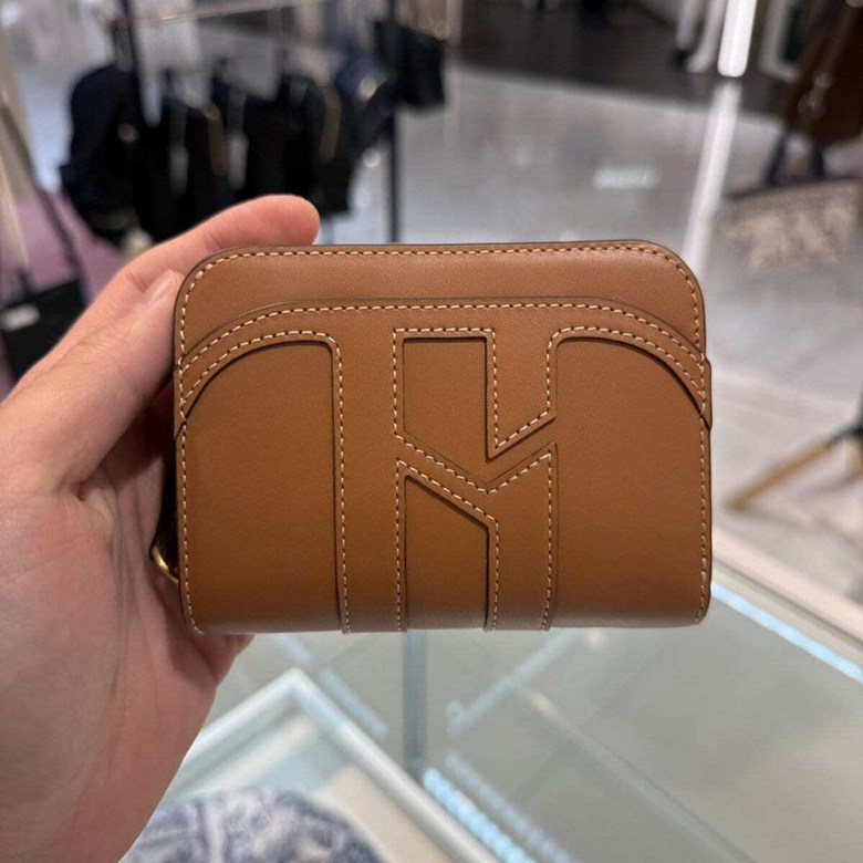 [국내백화점] 헤지스 여성 반지갑 로고 포인트 브랜드지갑 카드지갑겸용 동전수납 넉넉한수납 177,650원