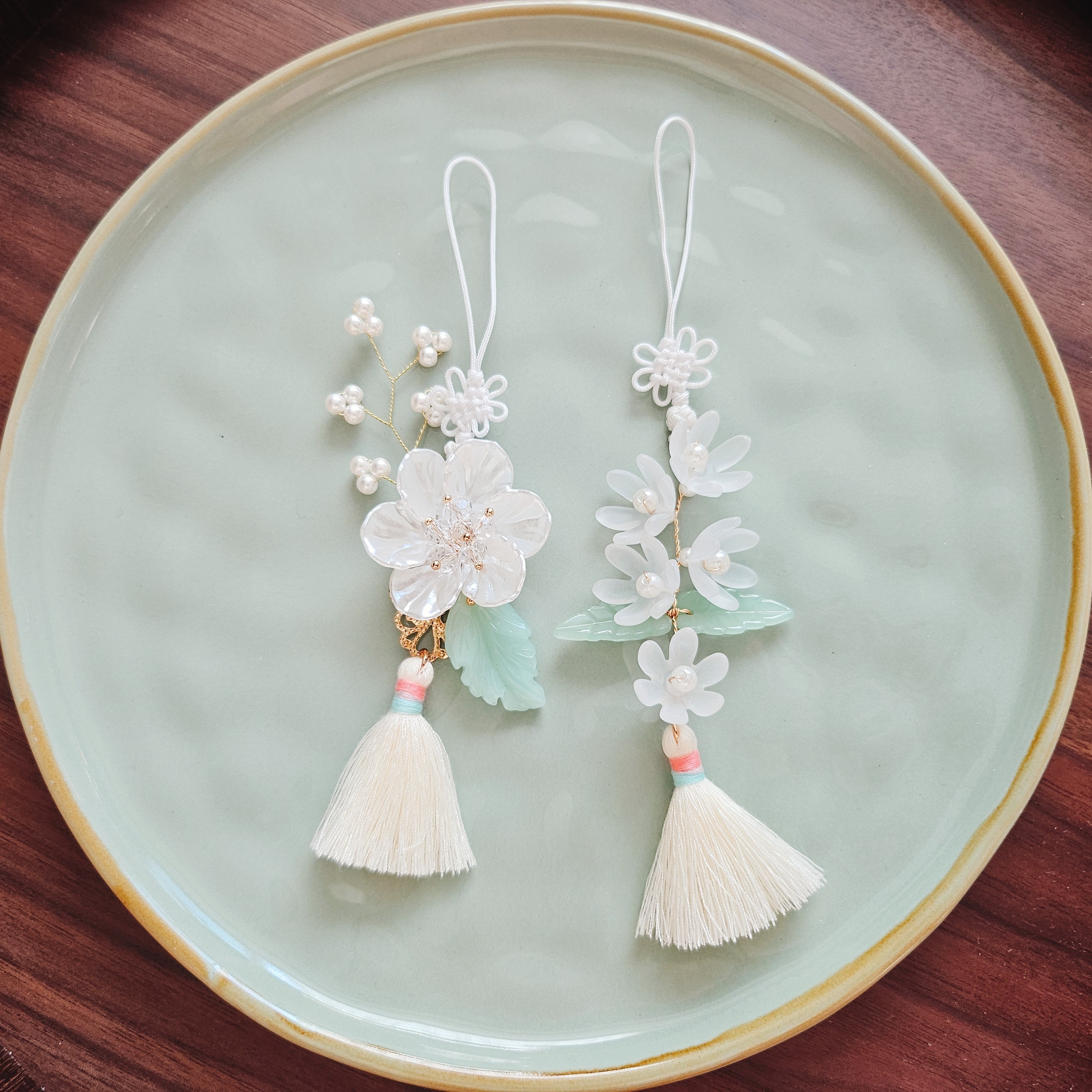 BEEU 비유 하얀태슬 한복노리개 2EA 세트, 명절 추석 설 전통 한복 예단 예물 혼수 보자기 선물 포장용 노리개 15,800원