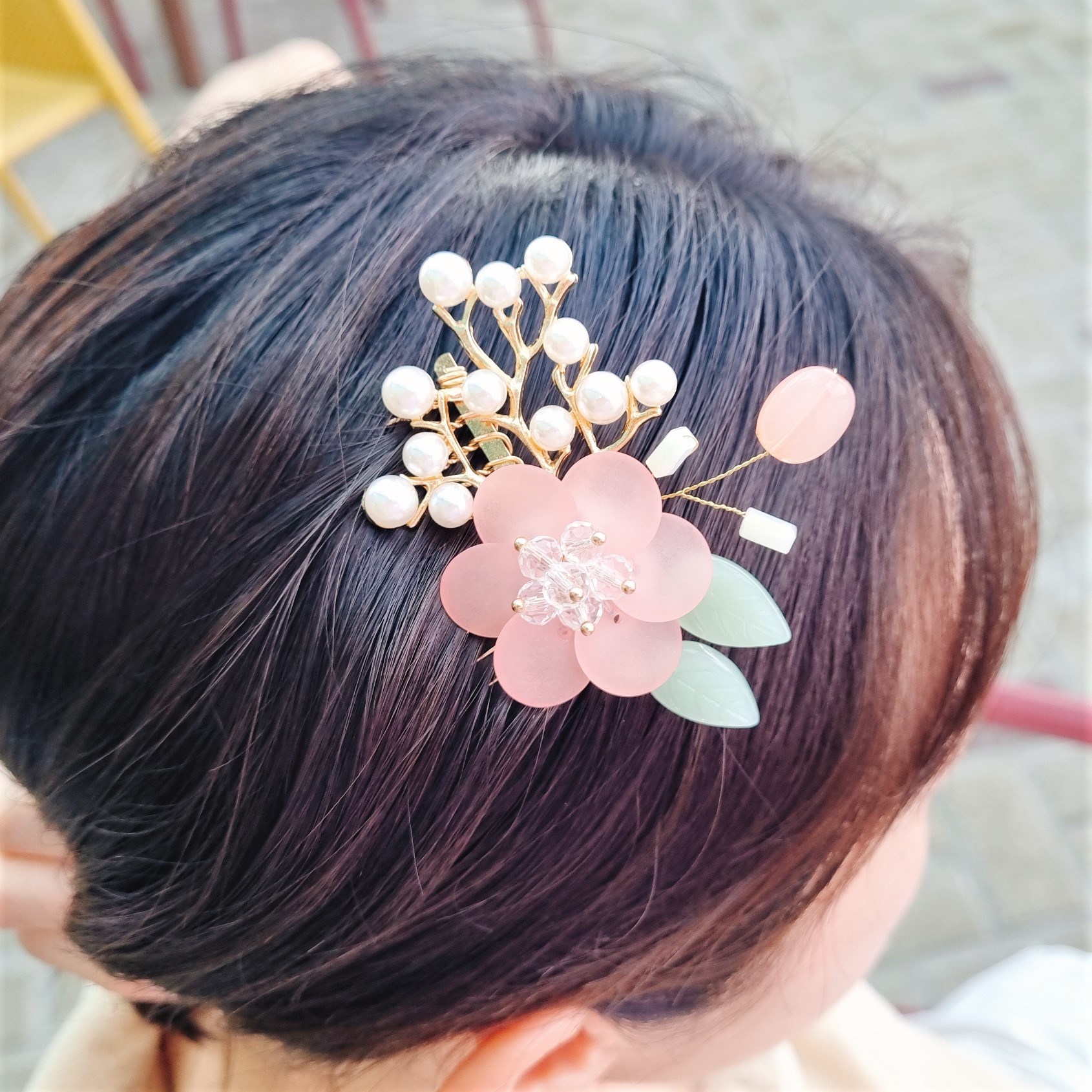 BEEU 비유 진주나무 복사꽃핀 / 한복 브로치, 뒤꽂이 비녀, 집게핀, 빗핀, 돌잔치, 혼주용, 예식용 한복 올림 머리비녀 머리핀 헤어핀  머리장식 장신구 헤어악세사리 13,800원