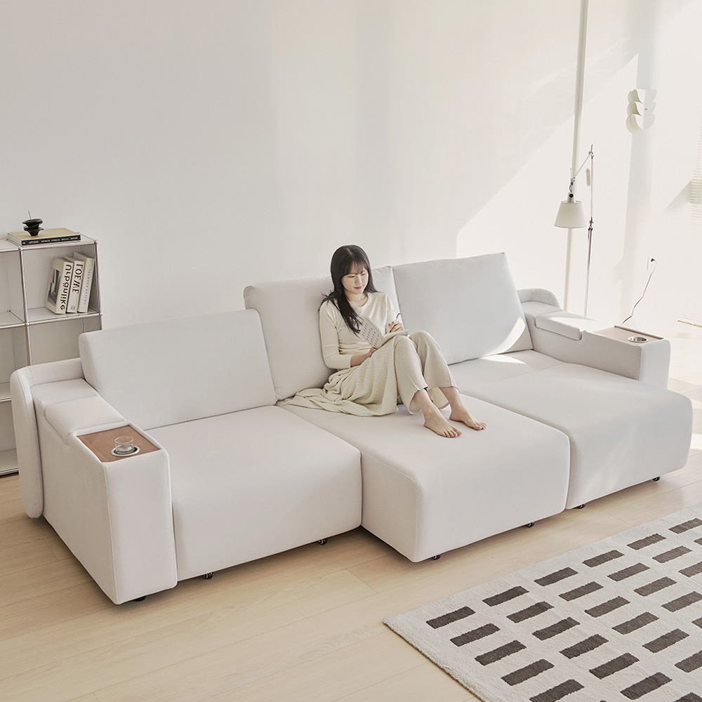 포스트모던 알렉 전동 모션 슬라이딩 패브릭 무빙 4인용 소파 1,399,000원