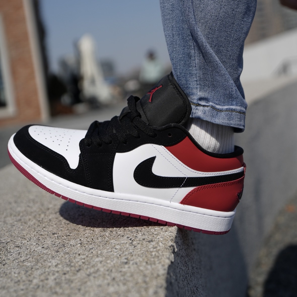 나이키 에어 조던 1 로우 SE 바시티 레드 화이트 블랙 IB8971-106 240,000원