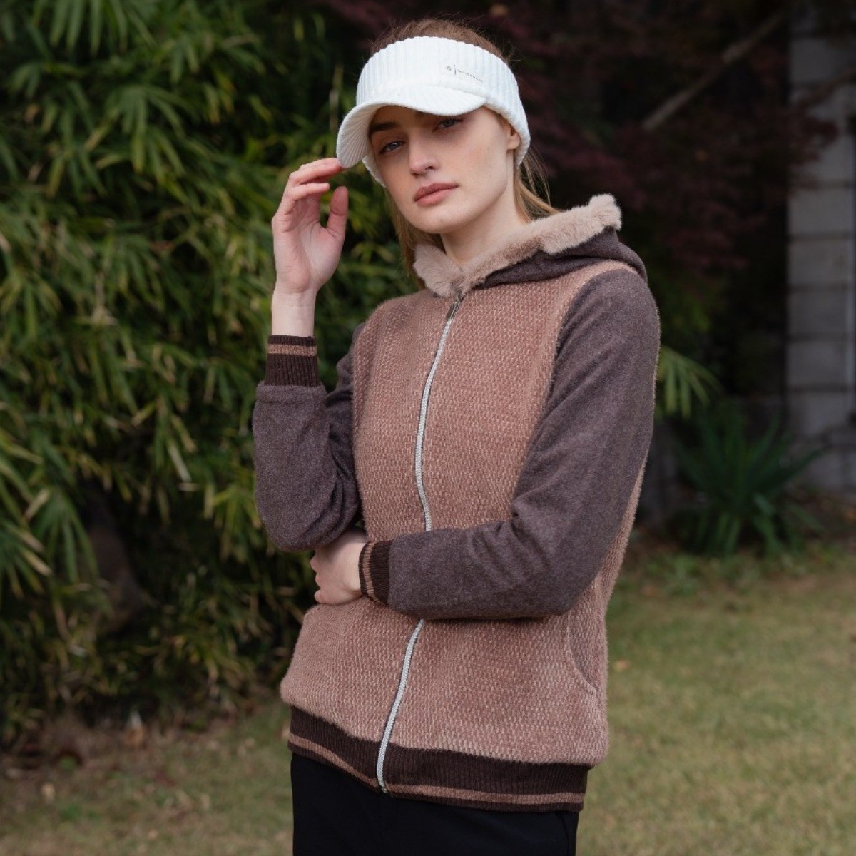 아델라이크 빅사이즈 여성골프웨어 토끼털 방풍니트 후드가디건 여성 겨울 니트 방풍 바람막이 88사이즈골프웨어 당일발송 99사이즈  방풍가디건 기모 여성니트 빅사이즈여성의류 털트리밍 84,000원