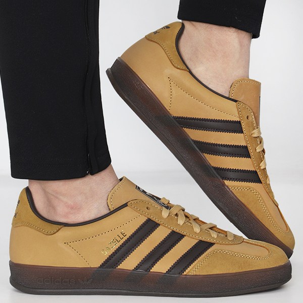 아디다스 가젤 INDOOR 스니커즈 운동화 오트-다크 브라운 3S 로고 102,000원