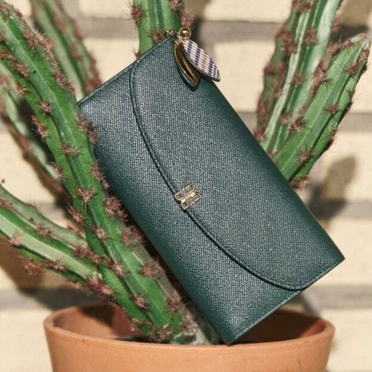 [국내백화점] 닥스 여성 미스티 플라워 그린 DD로고 소가죽 장지갑 지갑 선물 209,340원