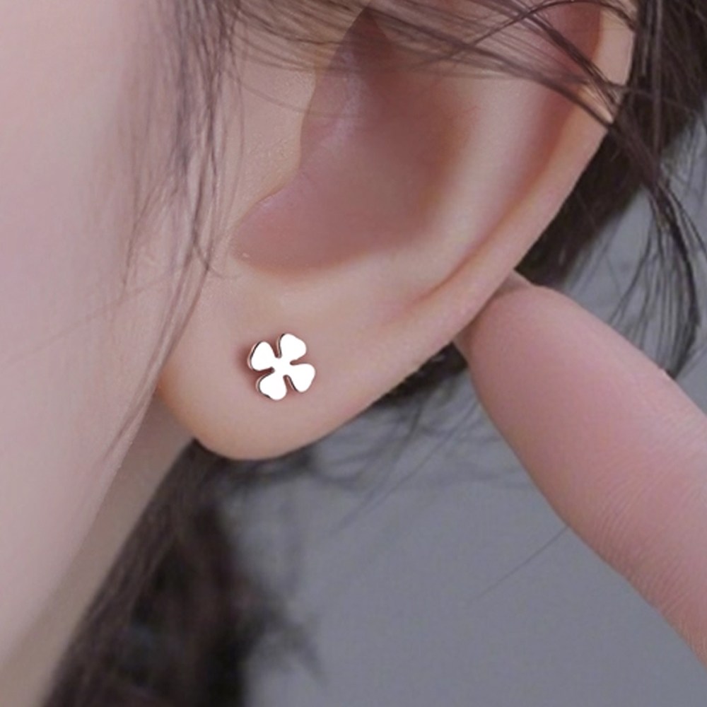 1+1 순은999 네잎클로버 스터드 귀걸이 / 데일리 실버 귀걸이 15,900원