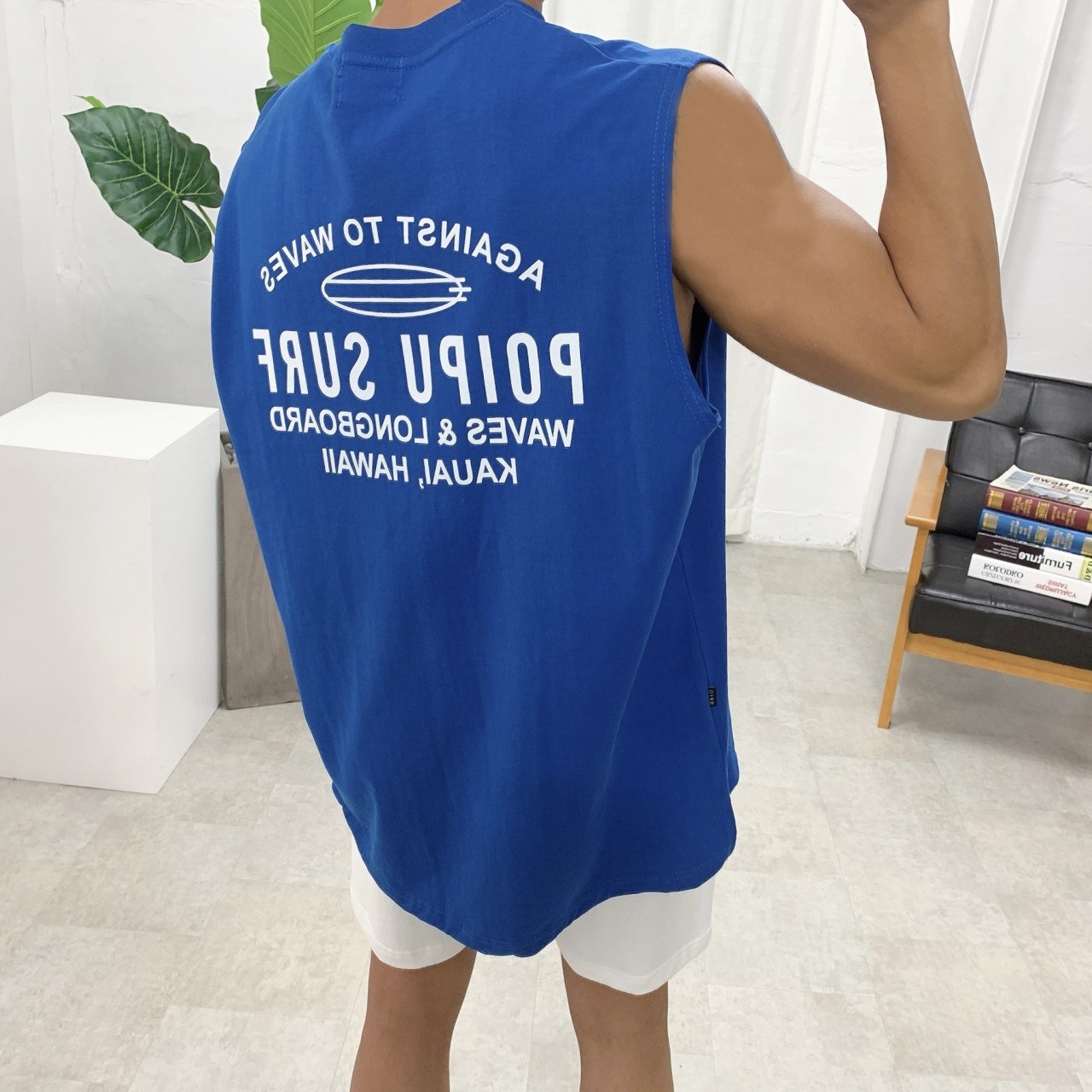 스트릿제이 싸이 흠뻑쇼 코디 옷 파란색 서프 레터링 나염 민소매 나시 31,000원