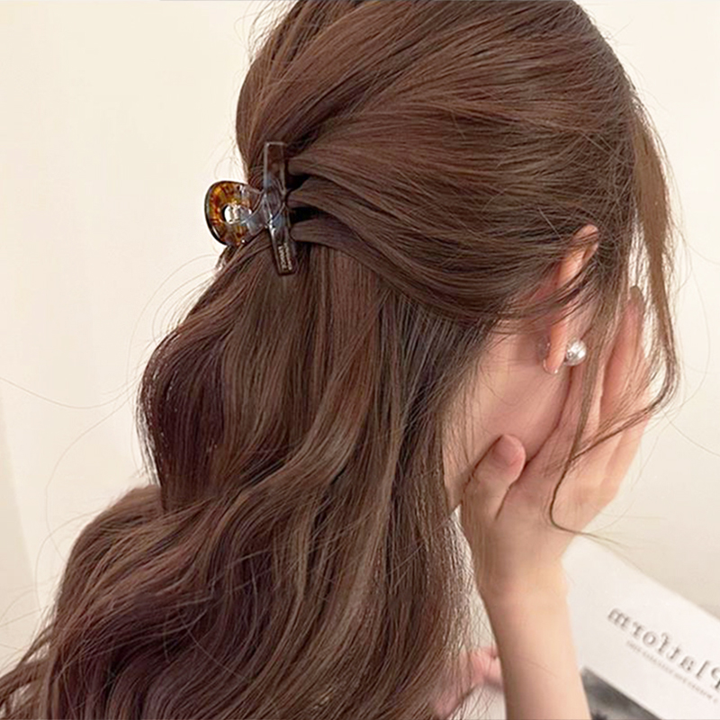 걸핀스 젠 플랫 꼬임 포인트 반머리 집게핀 1582 4,900원