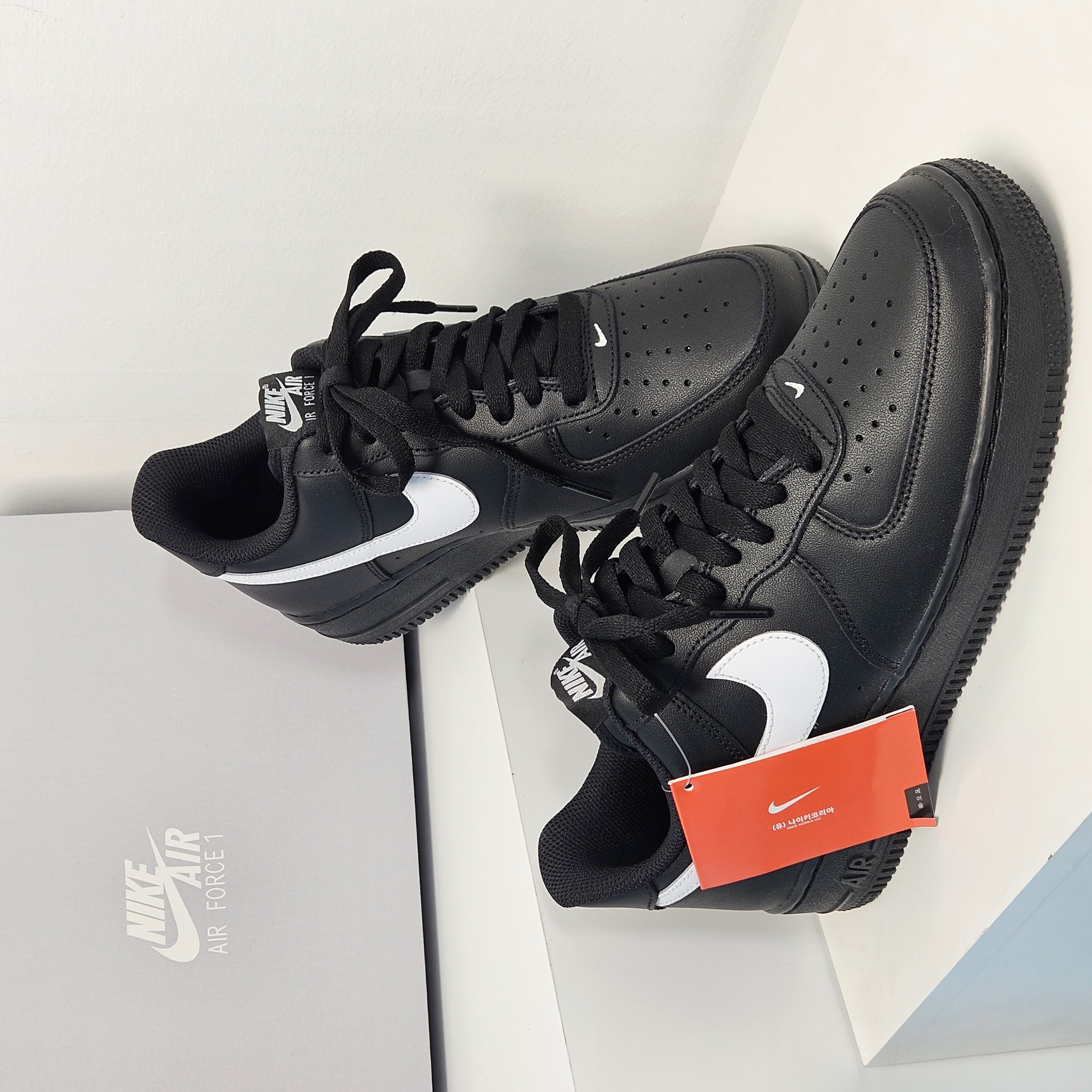 (매장정품) 나이키 에어포스 1 '07 블랙 화이트 남자운동화 스니커즈 벨모라 국산 양말 증정 139,000원