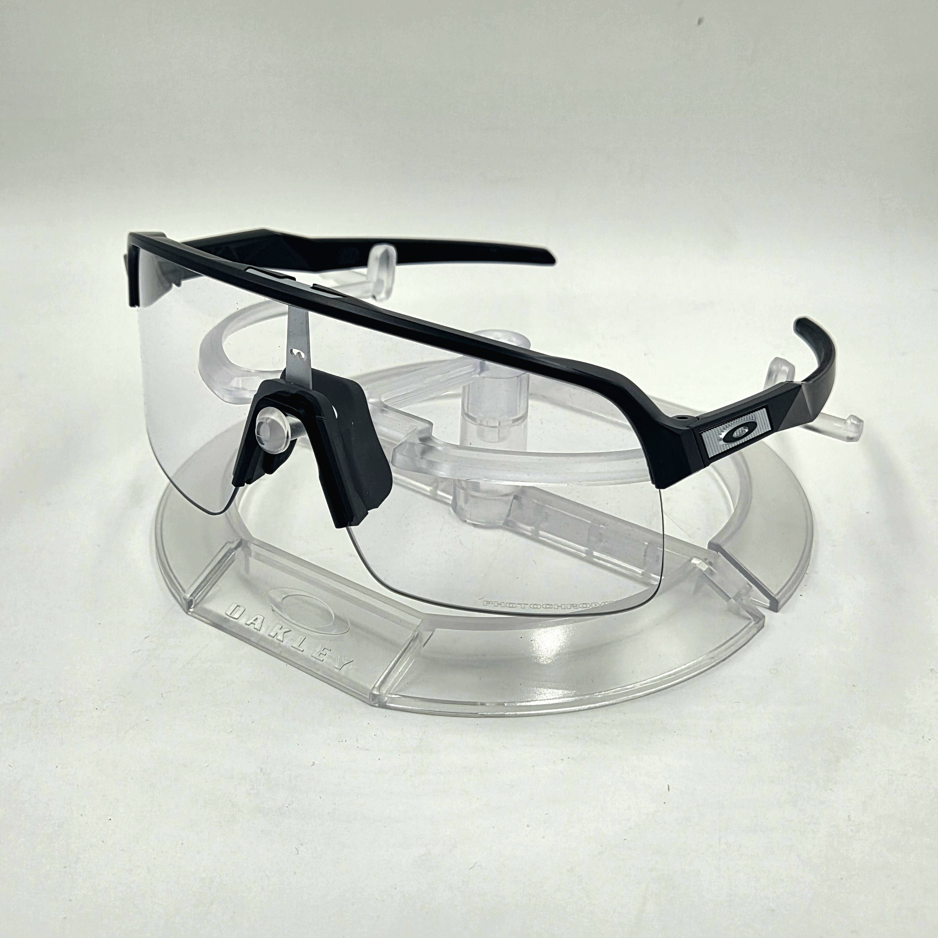 오클리 수트로 라이트 OO9463A 아시안핏 변색렌즈 267,520원