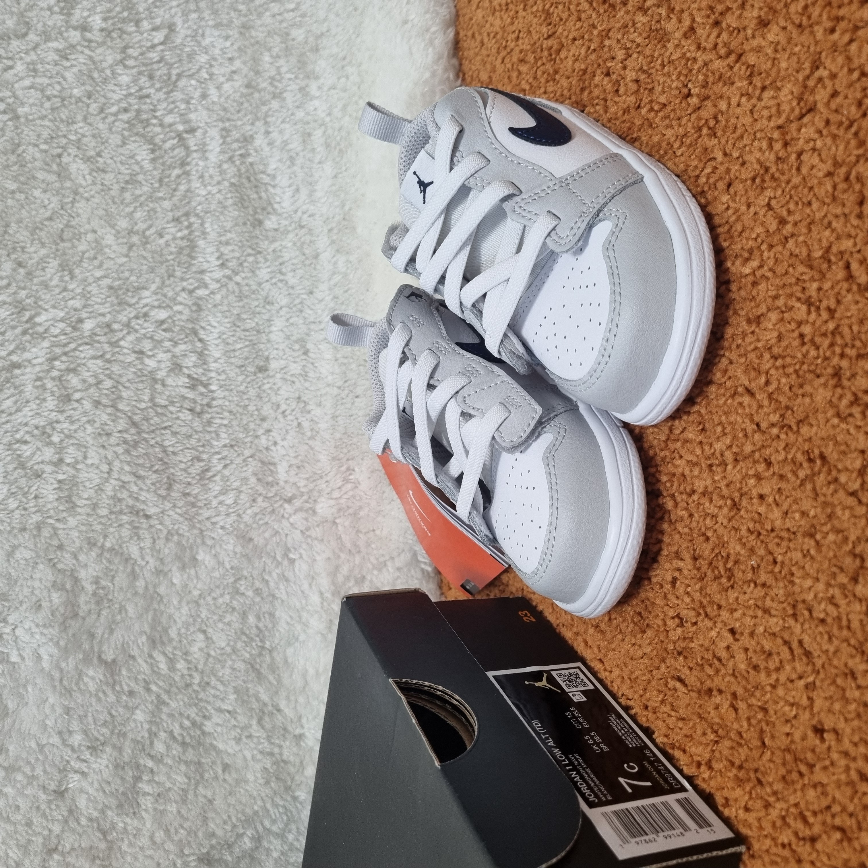 나이키 에어조던 로우 키즈 유아 운동화  발편한 벨크로 찍찍이  패션 실버 블랙 53,000원