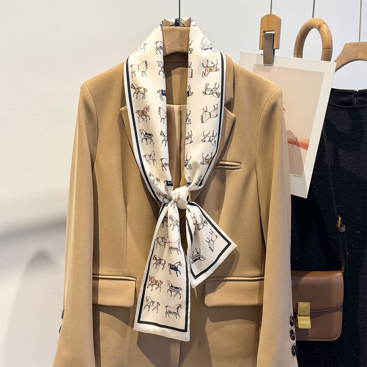 코코린느 포니 방도 직사각 실크스카프(2colors) 9,900원