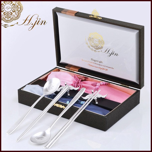 H.jin 비단 쌍학은수저세트 (은수저 2벌+수저받침 1조+비단주머니 1조+정품케이스) 49,000원