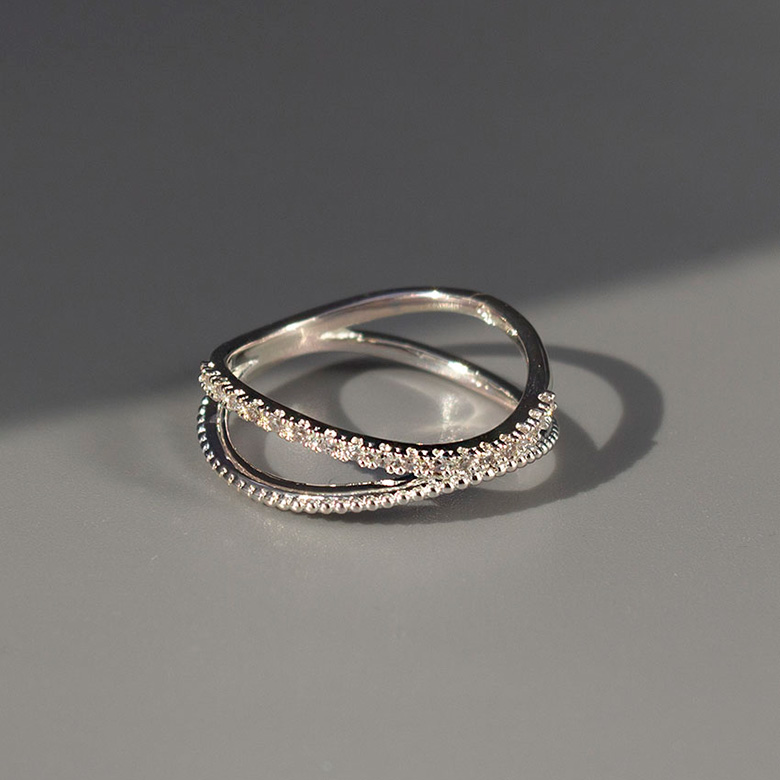 라퐁텐 실버 925 슬림 웨이브 큐빅라인 실버링 은반지 35,700원