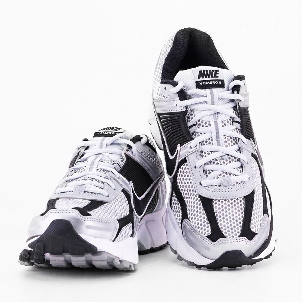 국내정품 나이키 줌 보메로5 남성 런닝화 운동화 메탈릭 실버 블랙 + 나이키 양말 증정 137,000원