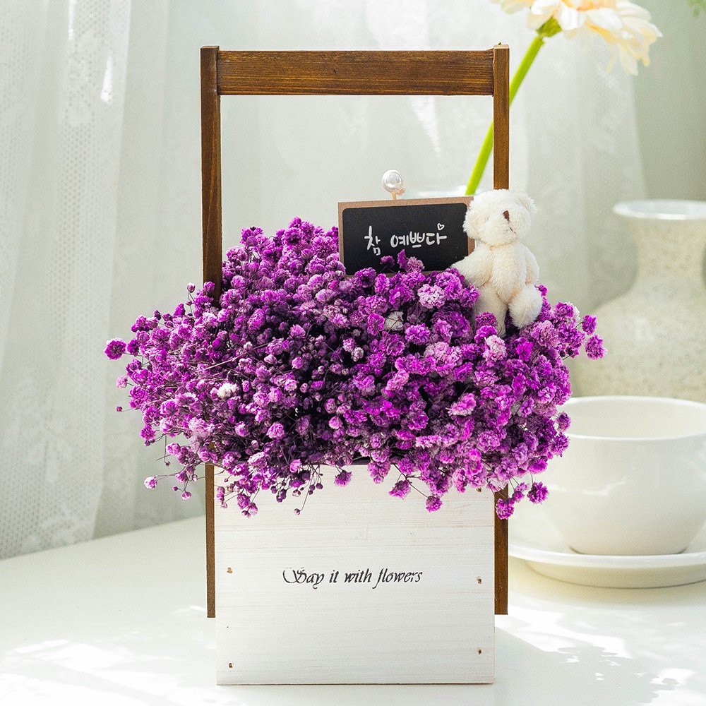 라운드오프 소나무로 만든 시들지 않는 LED 안개꽃바구니 34,900원