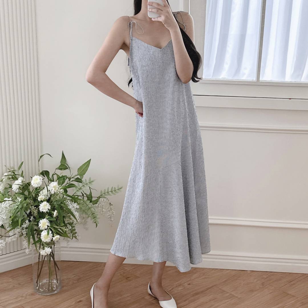 이푼아이 민소매 잔줄지 스트라이프 나시 롱 원피스 59,000원