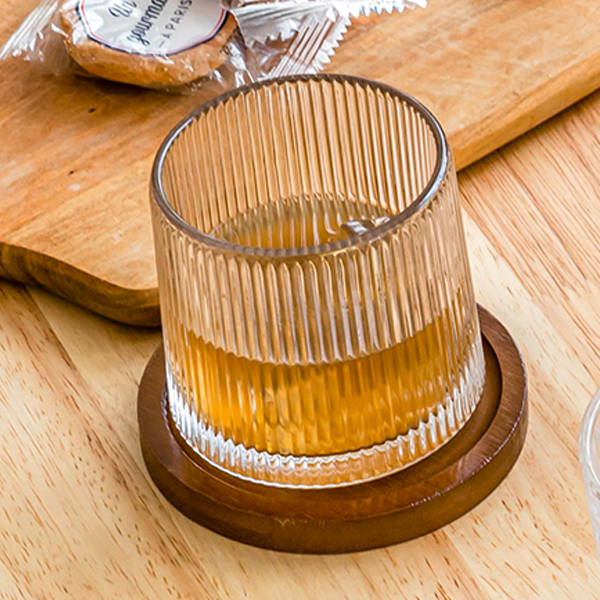 히얼이즈낫어카페 스핀 글라스 플리츠 언더락잔 + 호두나무 받침대 세트 11,200원