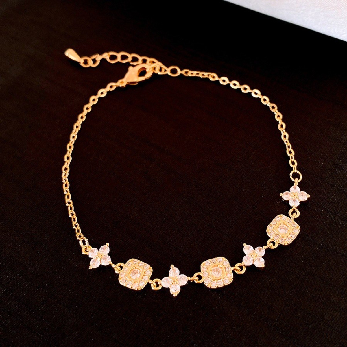 NXNA 삼중도금14K GRA인증서 엑설런트등급 5A 모잠비크 스퀘어 플라워 도금 팔찌 JOYXYL-SL033 88,000원