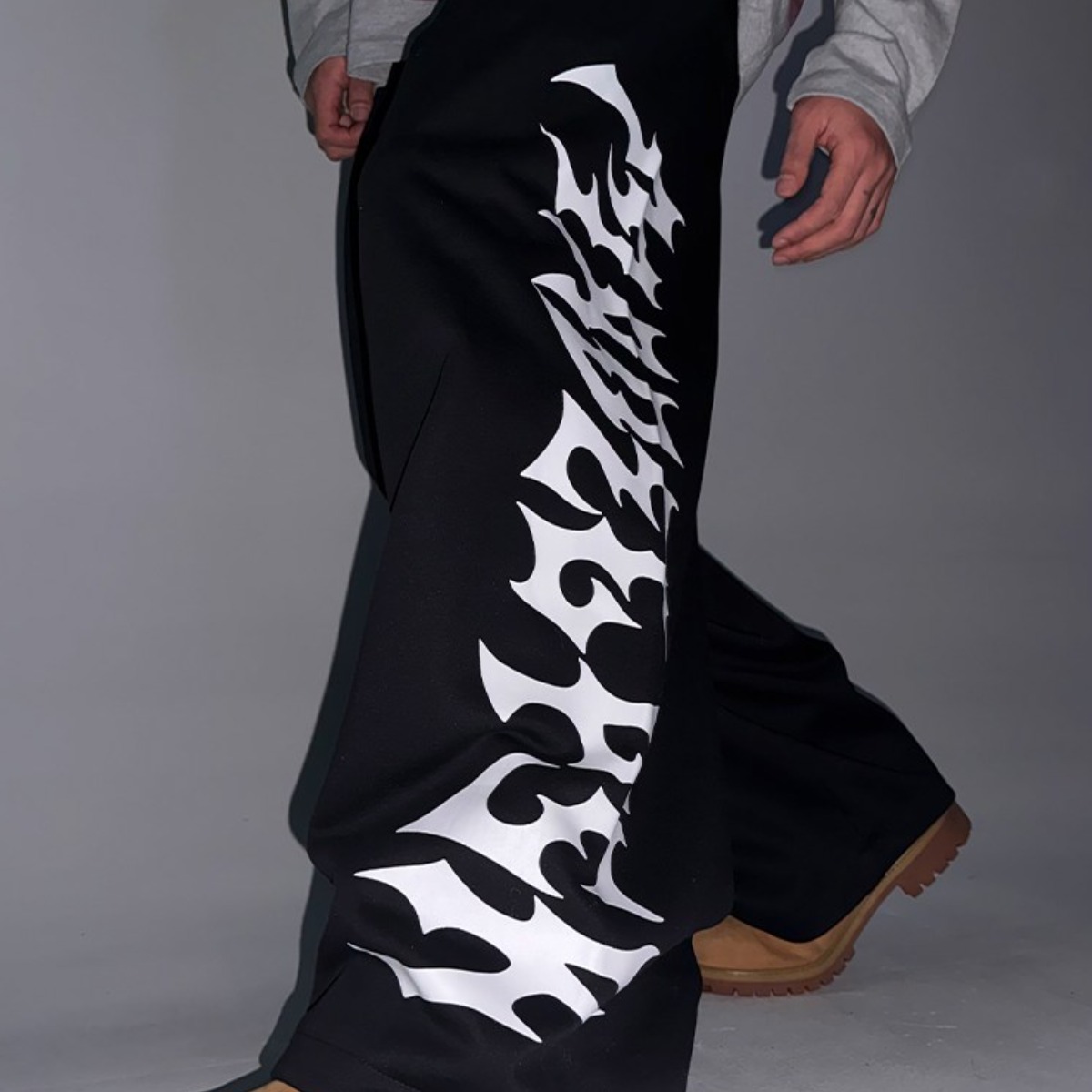 리플렉티브 그래픽 와이드 트레이닝 팬츠 남자바지 큰옷 빅사이즈 츄리닝 오버핏 짐웨어 도프룸 42,900원