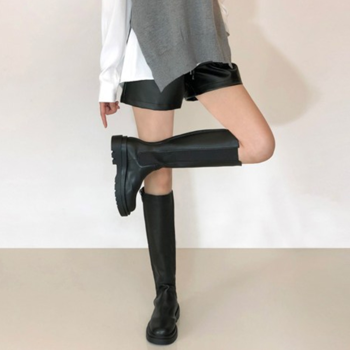 모노소울 라티나 뒷지퍼 밴딩 첼시부츠 통굽 롱부츠 32,120원