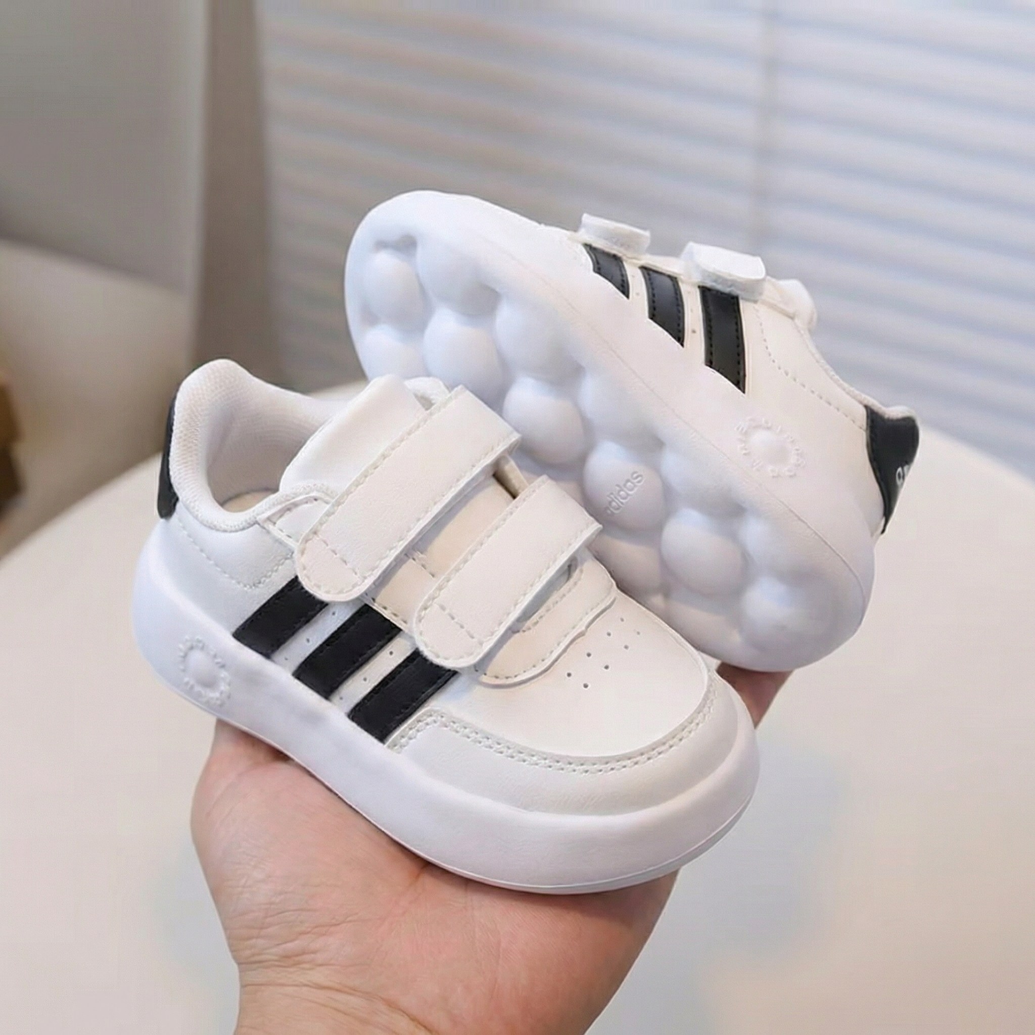 [매장A/S가능] 아디다스 유아 등원 신기편한 화이트블랙 운동화 47,000원