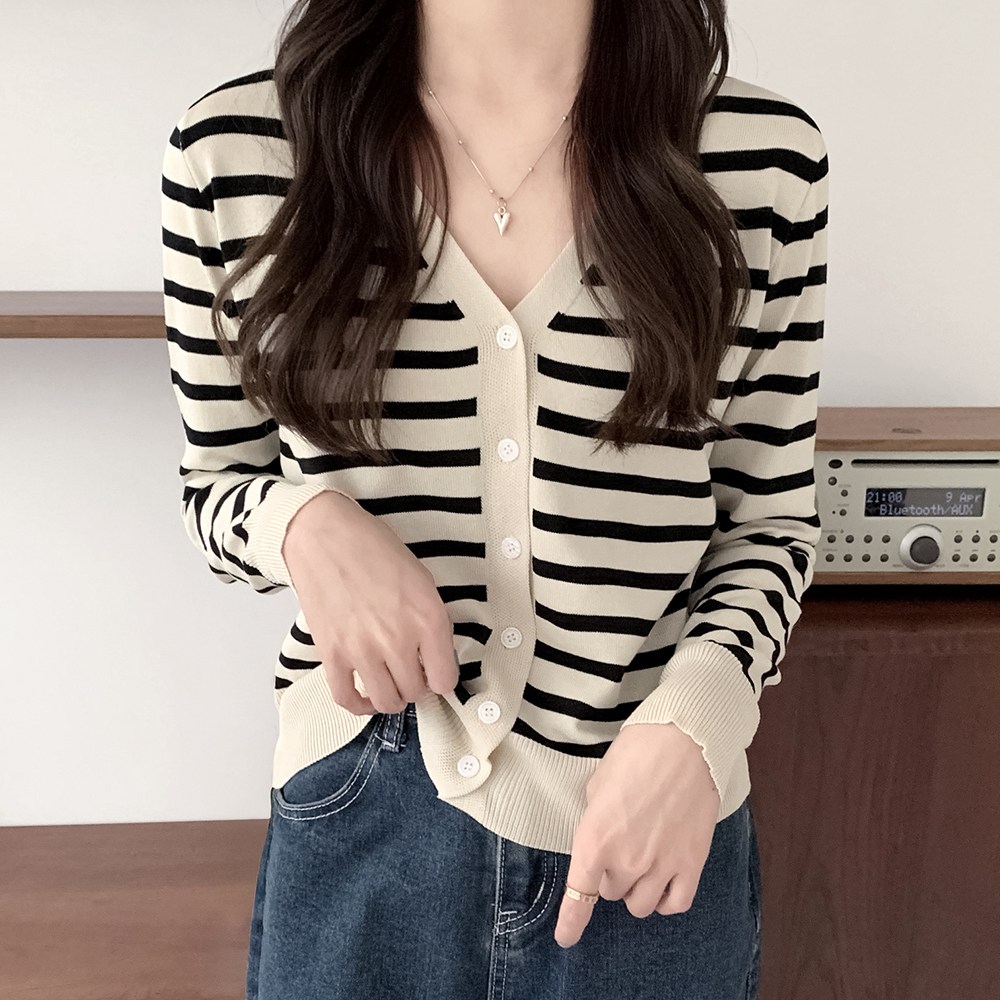 라뷰드 여성 브이넥 단가라 긴팔 가디건 봄가을 스트라이프 패턴 이너 패션 가벼운 심플 베이직 간절기 상의 데일리 캐주얼 소프트 시보리 니트 12,800원