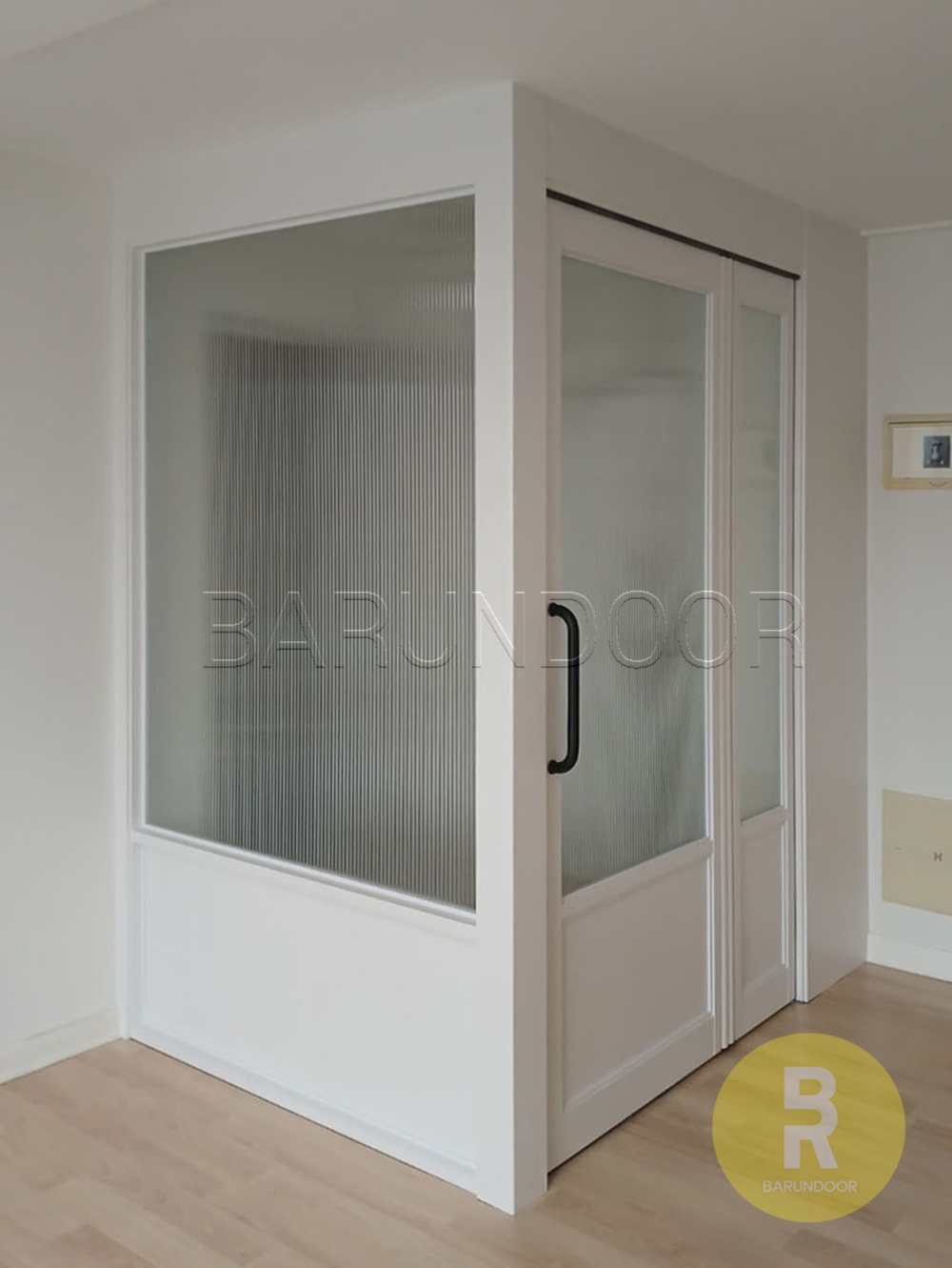 71번 ㄱ자중문 파티션 폴딩스윙 고시형 유백화이트 모루세로강화유리 // 현관중문,시공비포함,소음차단,반려견안전,맞춤제작,아파트빌라중문 1,450,000원