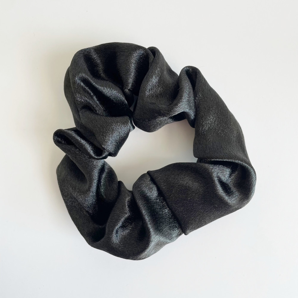 블랙 새틴 곱창 스크런치 머리끈 번들 1,530원
