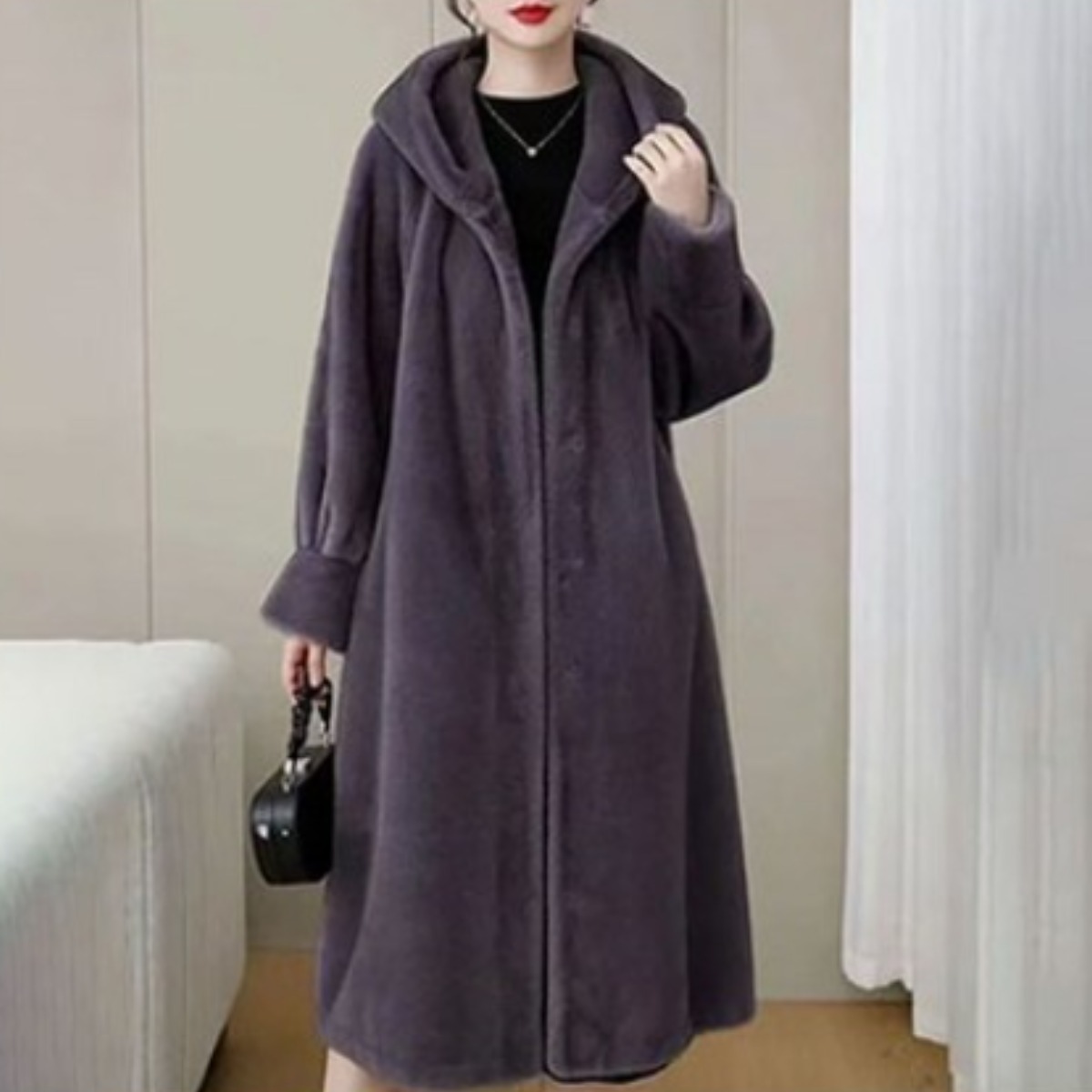 ROYALBELLE 여성 페이크퍼 포근한 후드 롱기장 인조피 패션 고급 하이퀄리티 코트 S0112620 33,740원