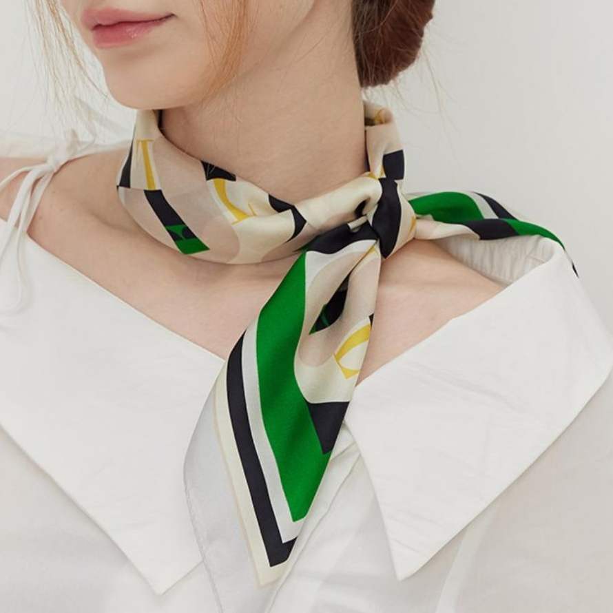 엘르 아네스 실크 미니 정사각 스카프 SE521S306 22,000원