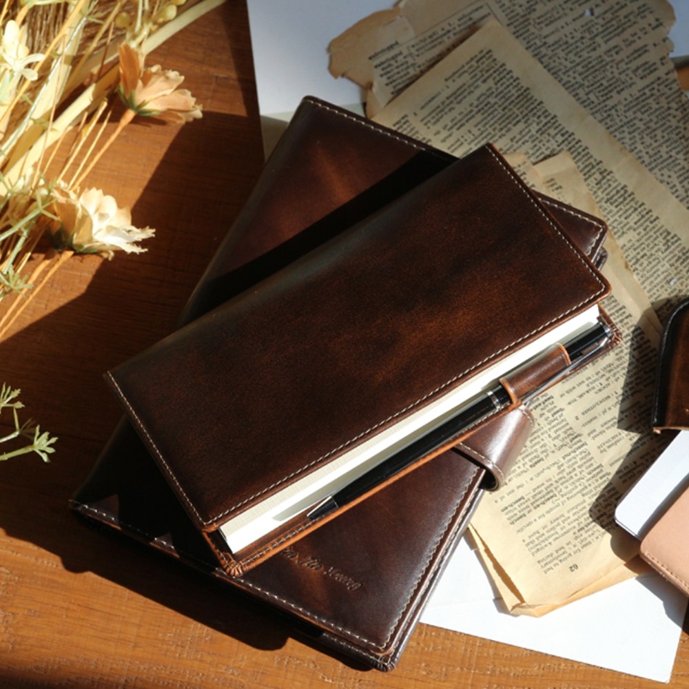 2026년 속지증정 마뜨 아도방 소가죽 이니셜 각인 CEO 수첩 미니 양장 가죽 다이어리 커버 투톤브라운, (투톤연밤)D78943 79,000원